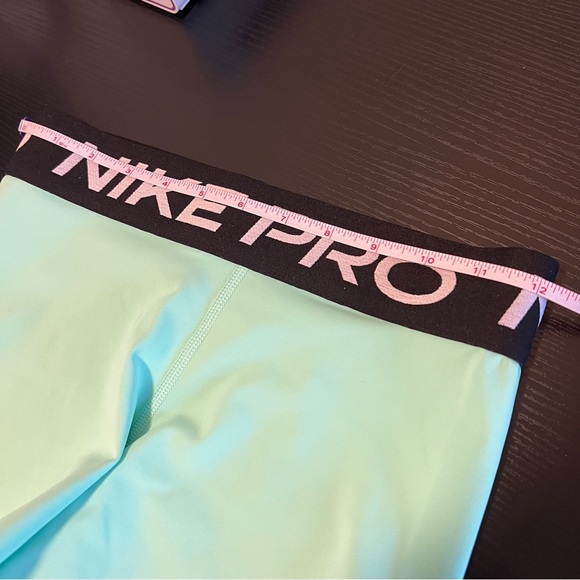 Nike Pro Women’s Aqua Spandex Shorts Small - Picture 6 of 8